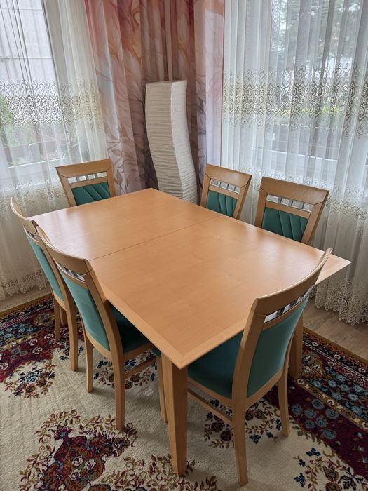 Stół do salonu w idealnym stanie
