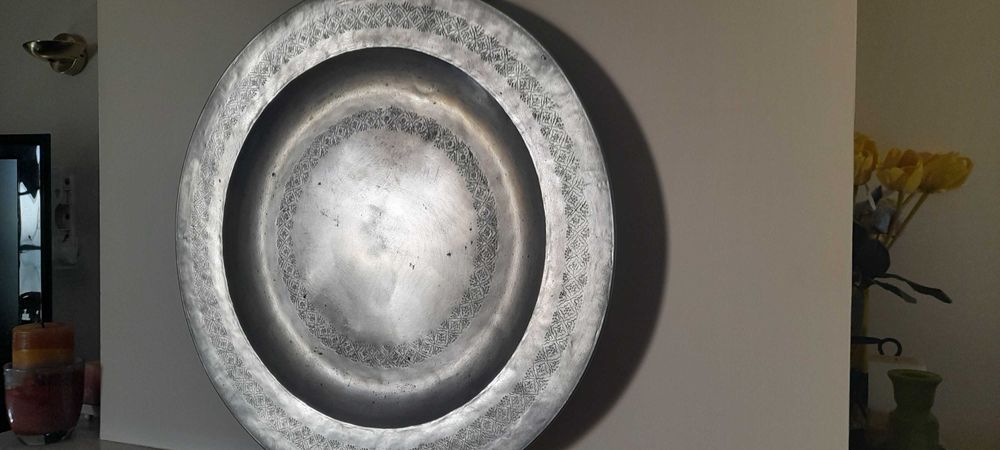 Pratos de decoração, tipo marroquino, em latão