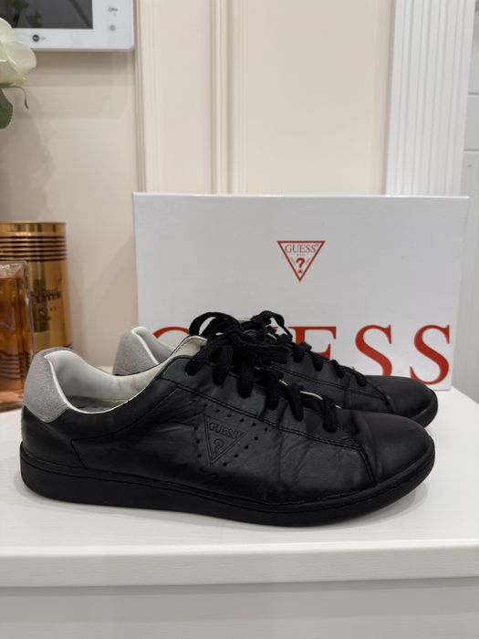 Продам мужские кожанные кросовки Guess