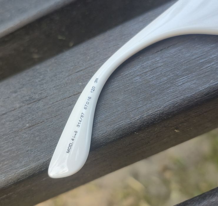 Extra modny biale okulary przeciwslonieczne VE 4446 od Versace!