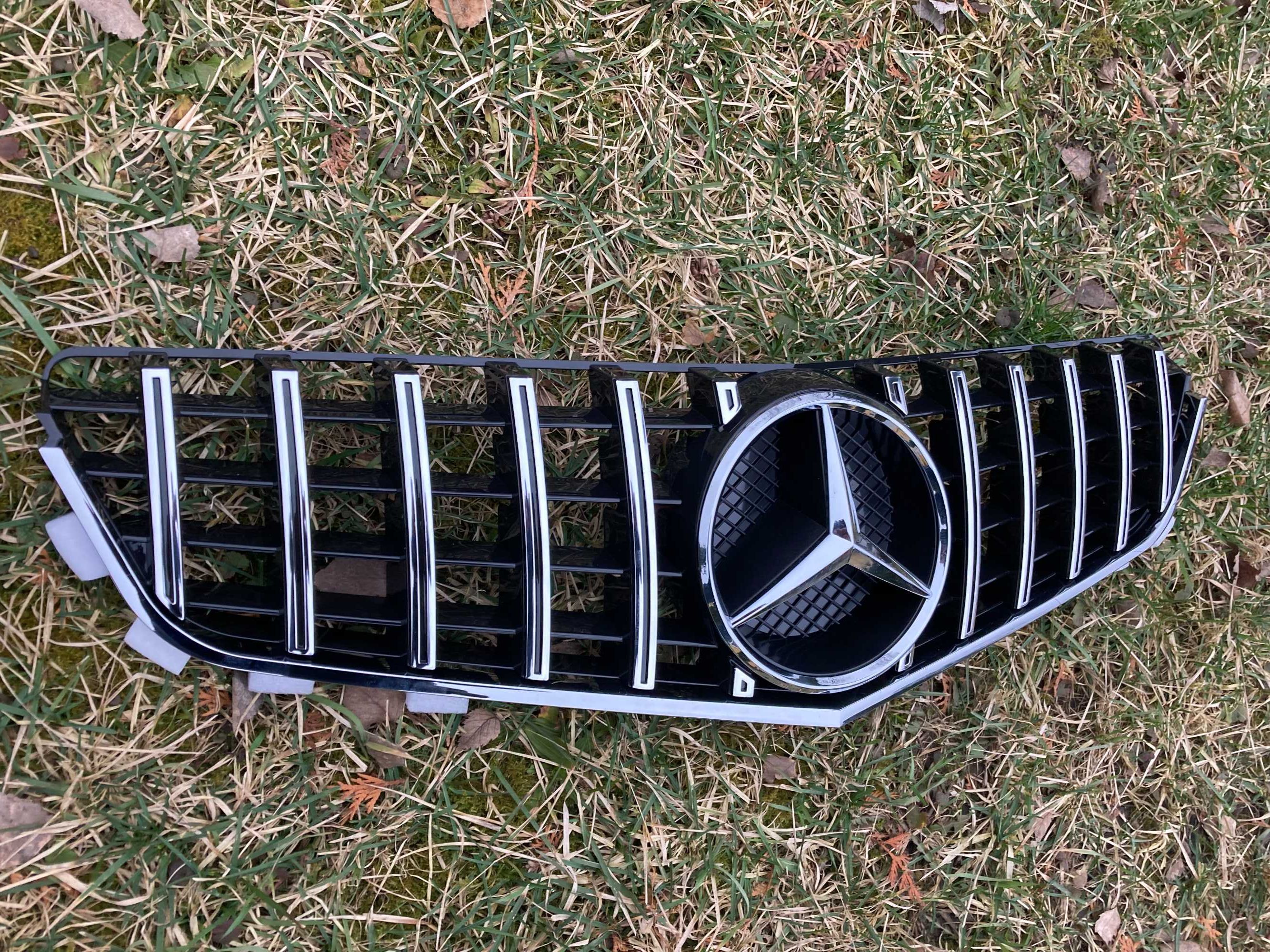 Решетка радиатора mercedesE-ClassCoupeW207 09-13год.GTст.(СhromeBlack)