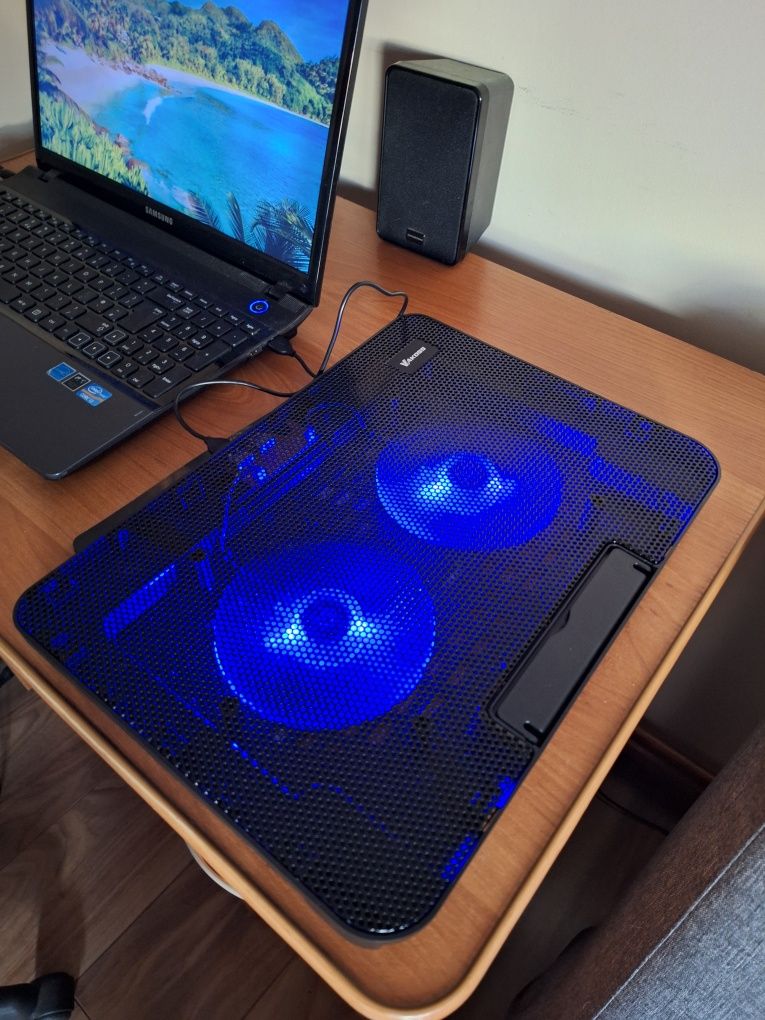 Podkładka chłodząca pod laptopa nowa 17'