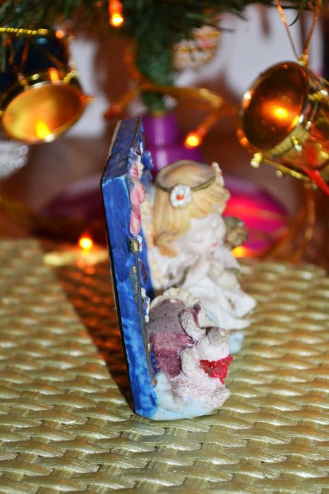 Рамка для фото малыш ребенок в колыбели люльке и ангел молится