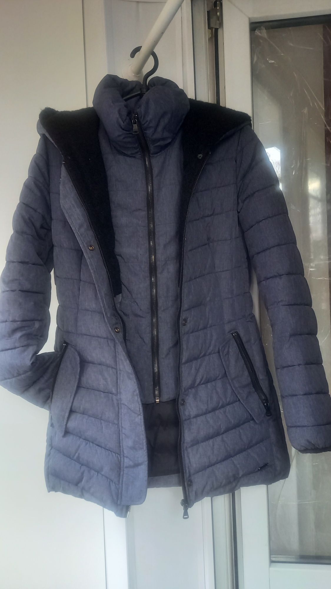 Тепла зимова куртка S Calvin Klein