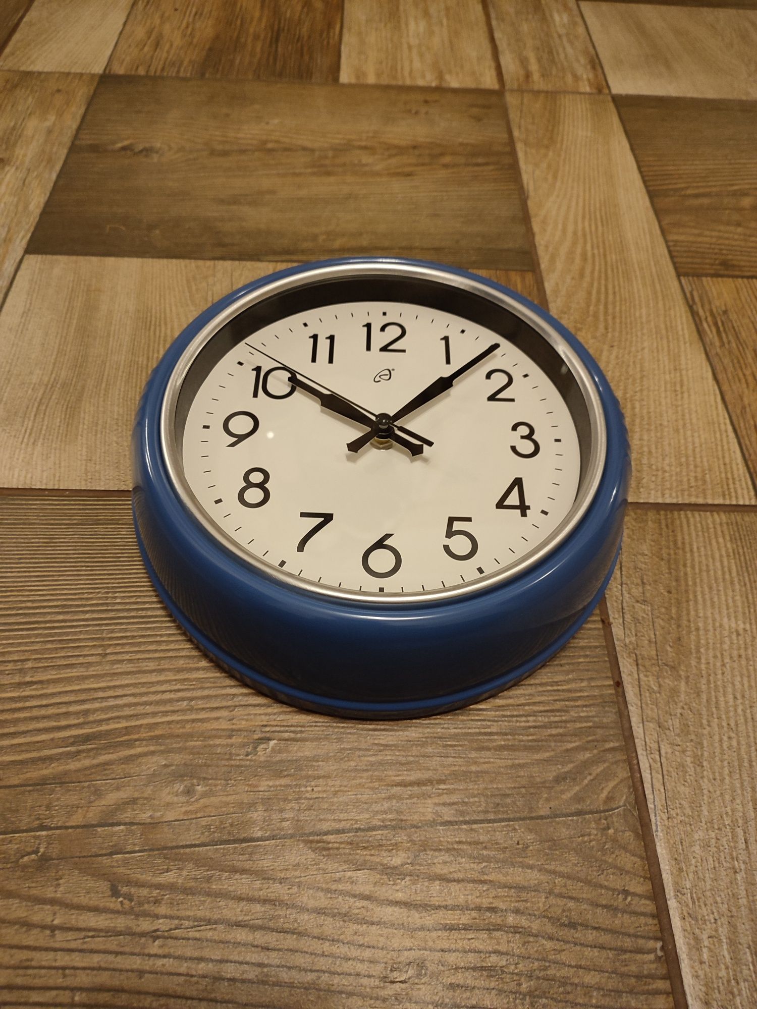 Nowy niebieski zegar ścienny 24 cm