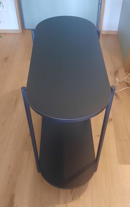 Consola como nova, elegante e prática