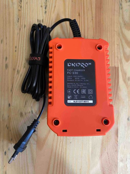 Зарядний пристрій  Dnipro-M FC-122