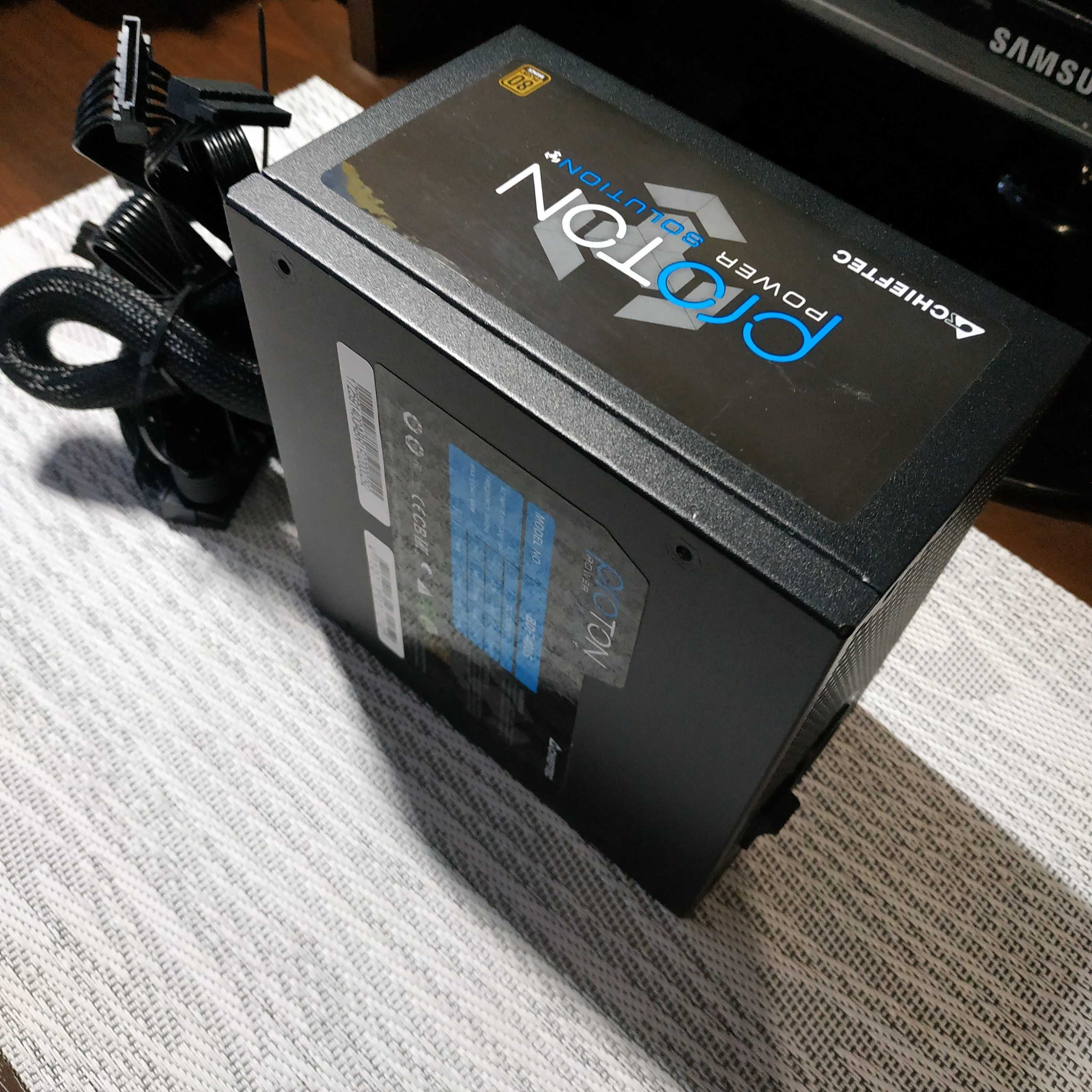 Блок живлення Chieftec Proton