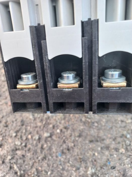 Автоматичний вимикач EATON