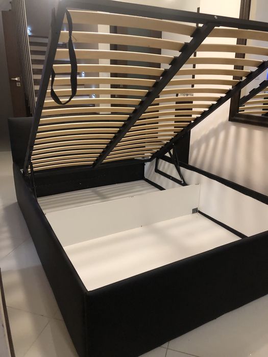 Łóżko tapicerowane z pojemnikiem 140/200