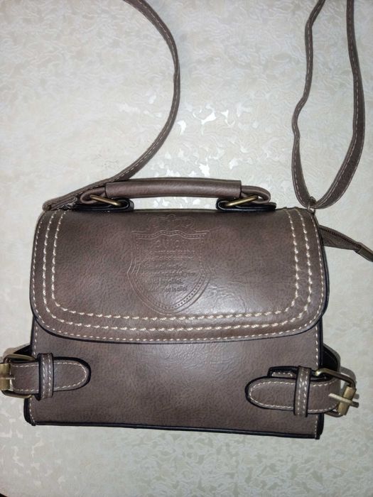 Сумка бежевая  женская средний размер мессенджер alilai цвет бежевый