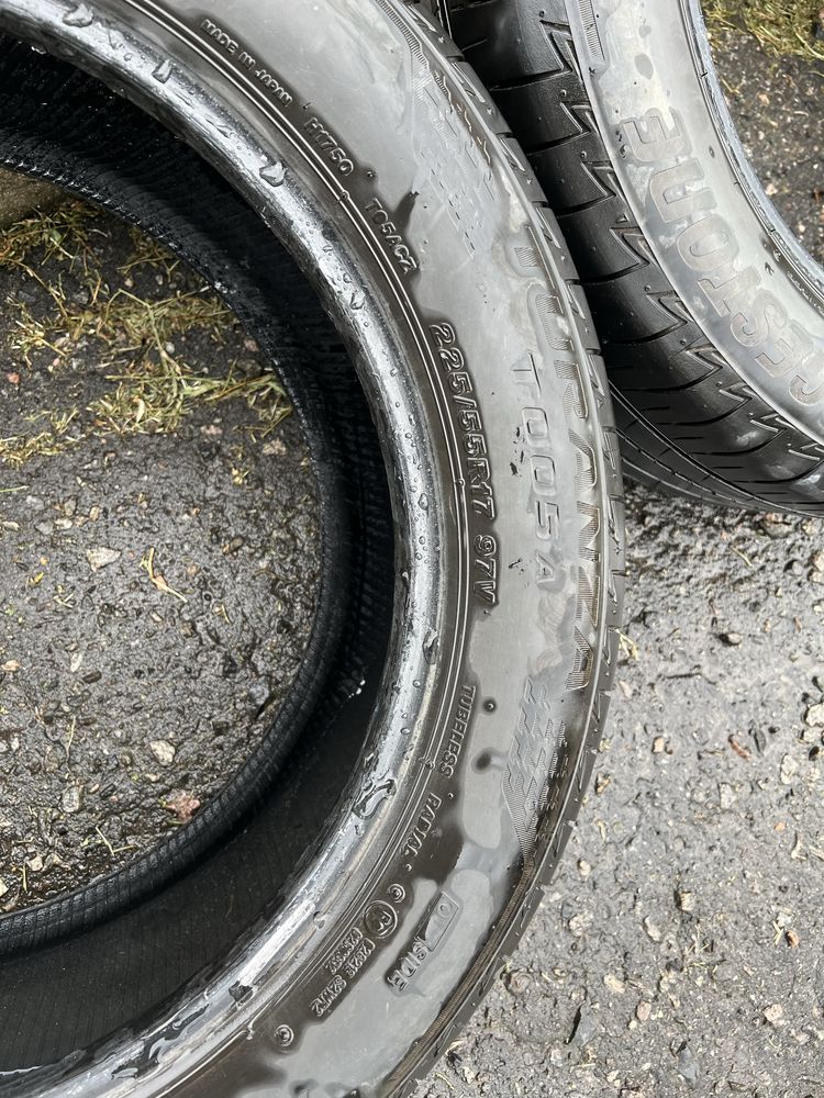 Продам пару шин Bridgestone 225/55 R17