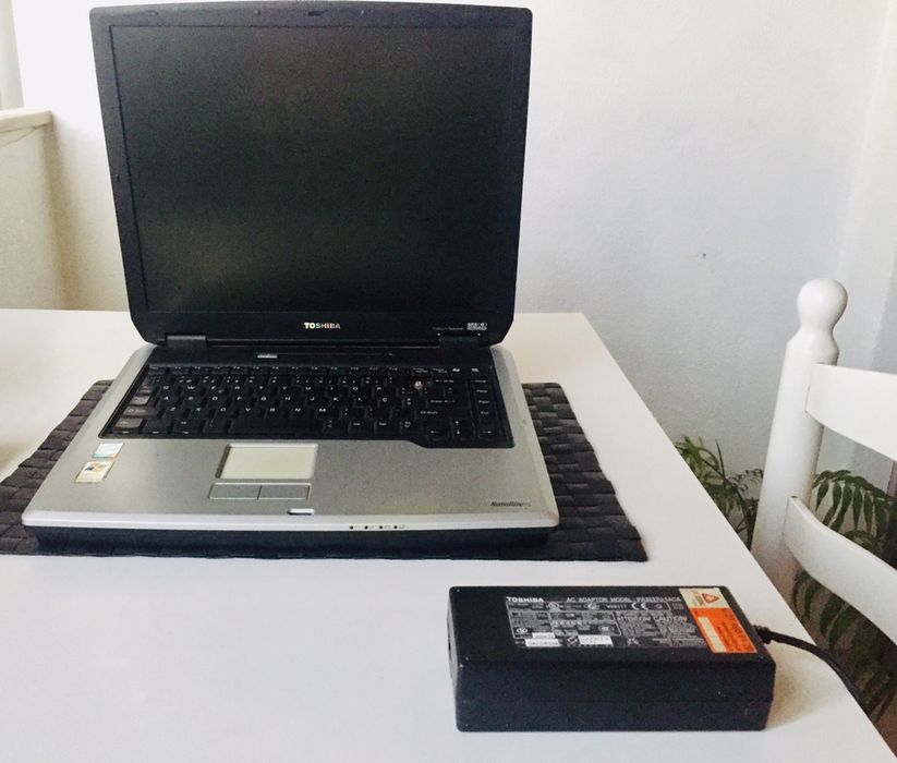 Laptop Toshiba SA40 (Hard drive não Incluído) M. Boas Condições