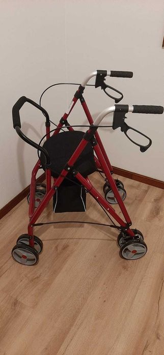 CADEIRA PARA IDOSO DE RODINHAS