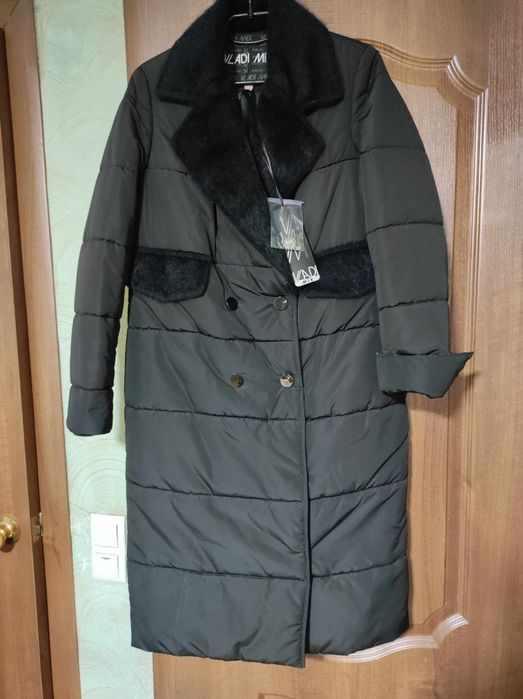 Стильне стьобане демісезонне пальто