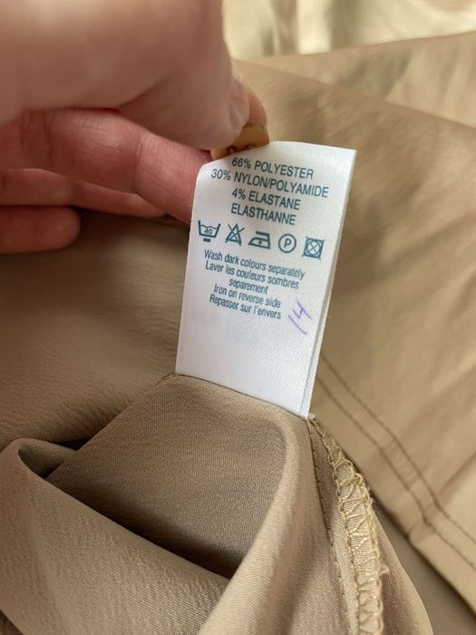 Beżowa/złota sukienka z odkrytymi ramionami New Look 16