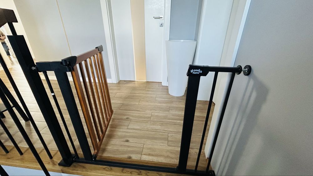 Bramka zabezpieczająca drzwi schody dla dziecka Hanks Kids