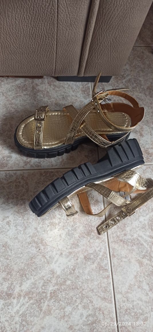 Sandalias com plataforma