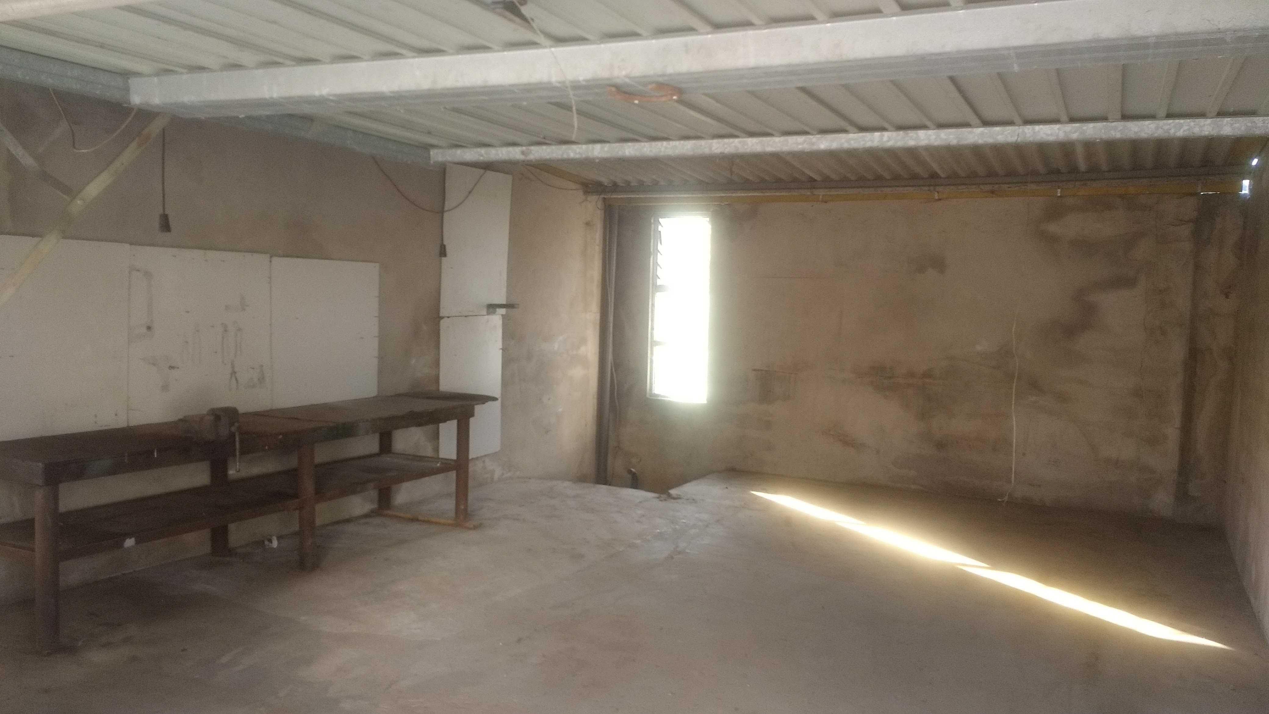 Aluga.se Armazém dentro de quinta fechada e vigiada