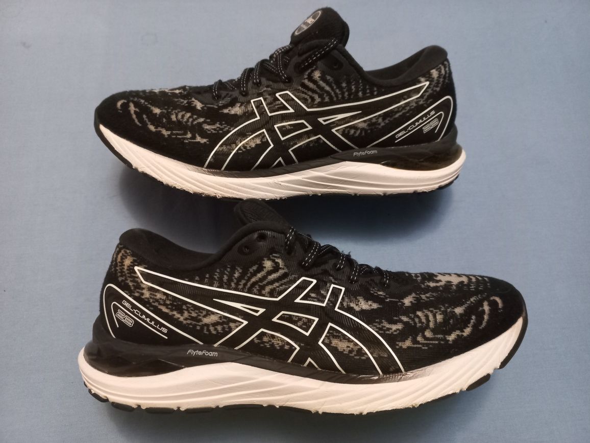 Бігові кросівки ASICS Gel-Cumulus 23. 39,5-40р.стан чудовий,оригінал