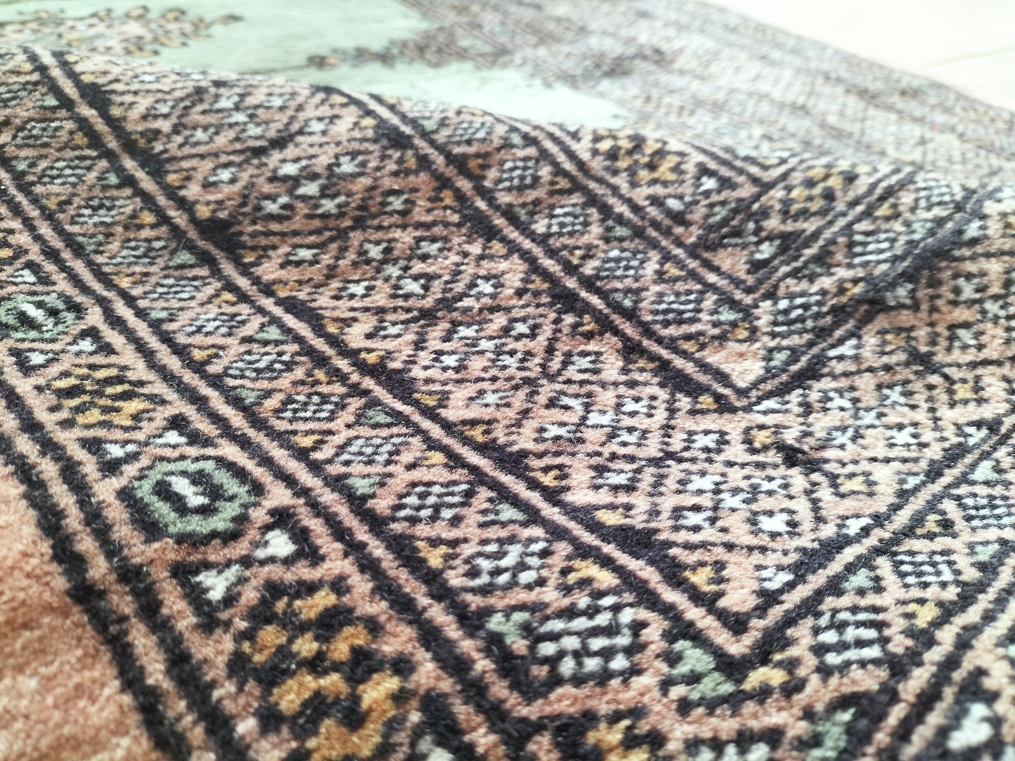 Piękny wełniany Pakistański ręcznie tkany dywnaik Buchara 96x164cm