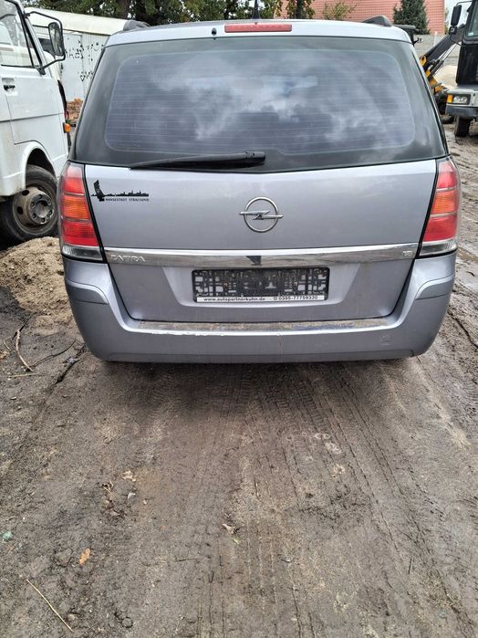 Opel zefira b klapa lampy z163