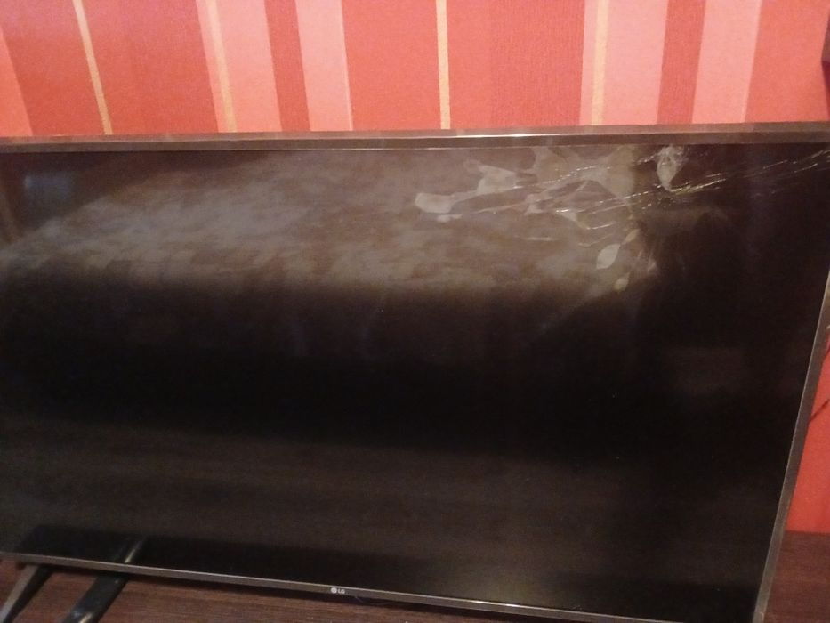 Телевізор LG 49UJ6307