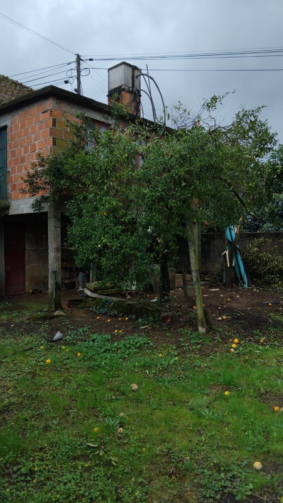 Vende  moradia bem localizada estrada principal