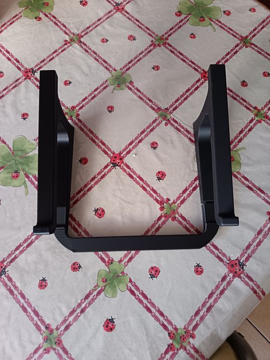 Suporte plástico duro para portátil cor preto + oferta brindes