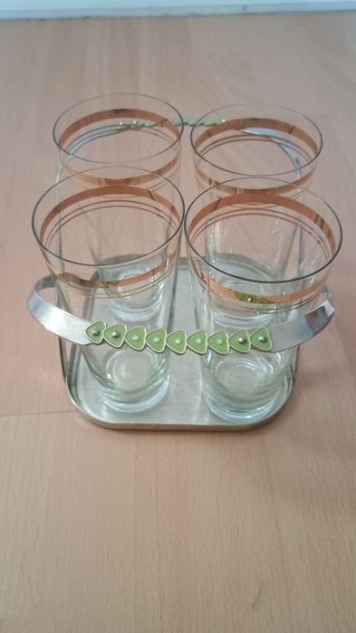 Taca ze szklankami PRL