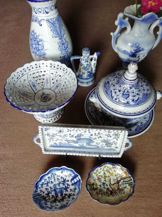Grupo de peças de louça decorativas