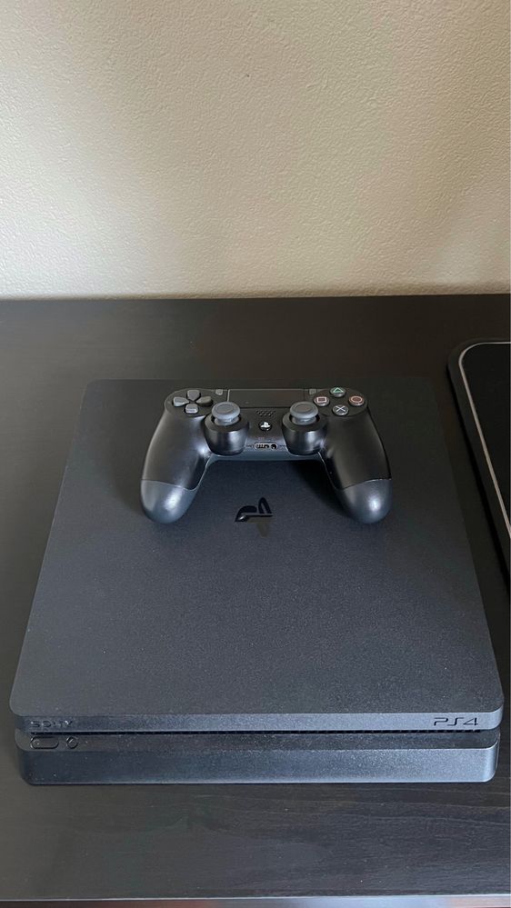 PS4 Slim 1TB - Bom estado