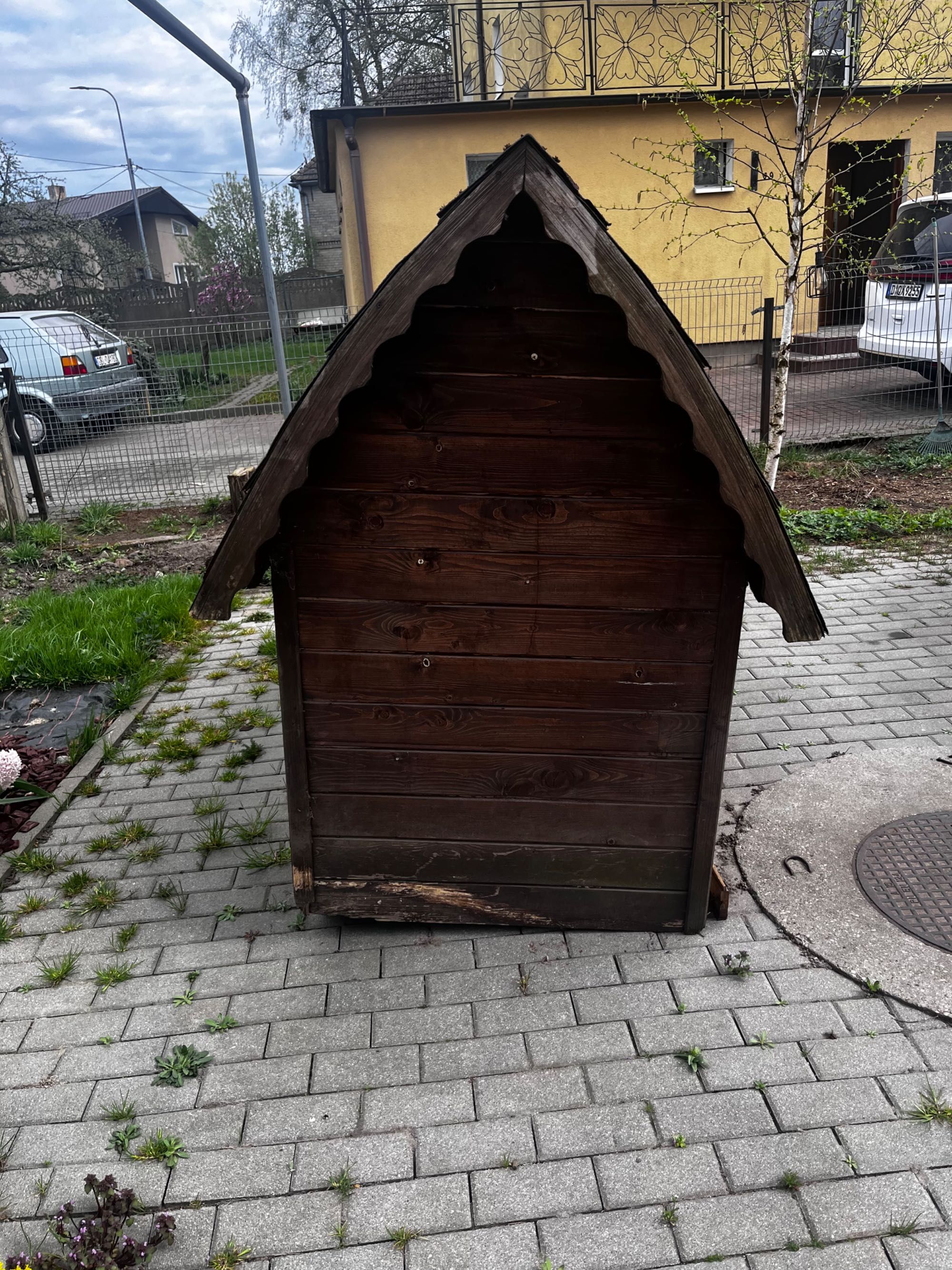 Bardzo duża buda dla psa
