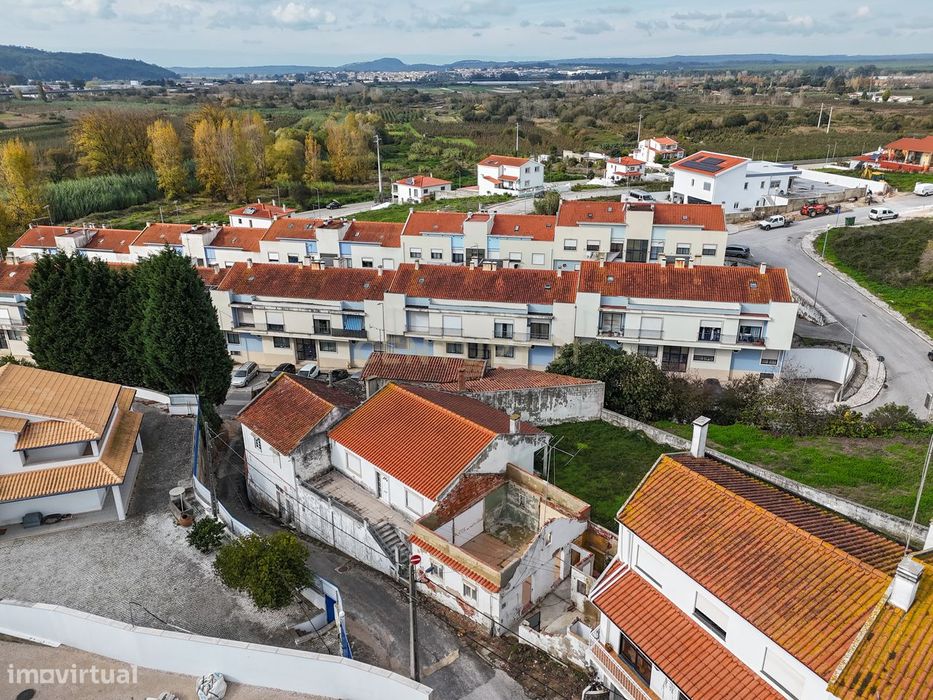 Oportunidade em Maiorga, Alcobaça: Imóvel para Recuperação