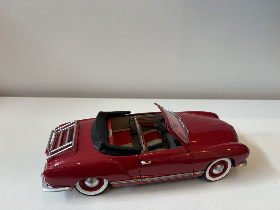 Model Volkswagen Karmann Ghia 1:18 Solido (bburago maisto welly)
