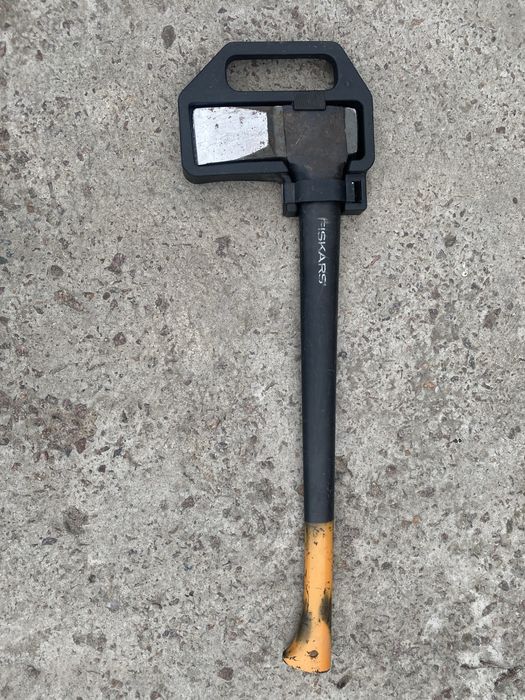 Топор сакира FISCARS