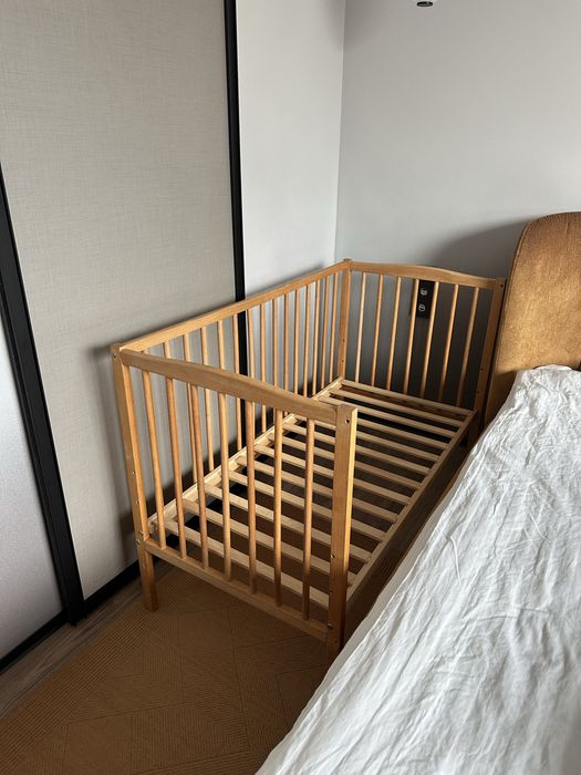 Дерев’яне дитяче ліжечко, ліжко для немовлят+ матрас і наматрасник
