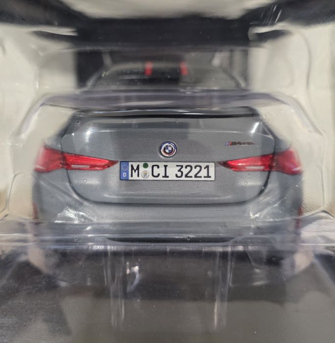 Miniatura 1:18 BMW M4 CSL, oryginalna, nowa