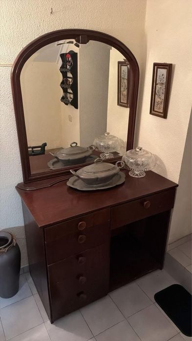 Dou móvel aparador para restaurar