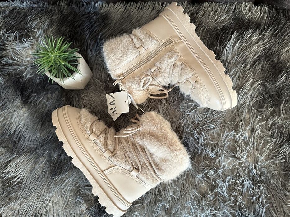 Теплі чоботи Zara з штучним хутром і шнурками чобітки Zara 34 розмір