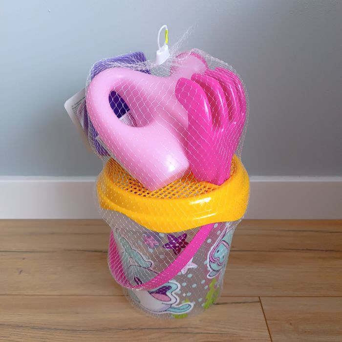 Wiaderko do piasku z zabawkami do piasku