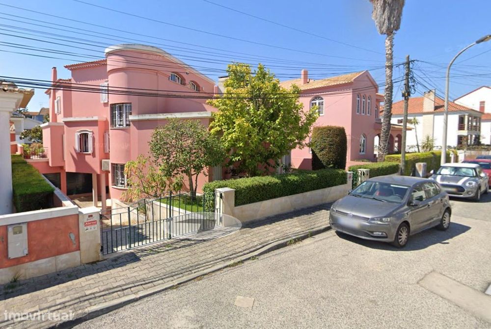 Excepcional moradia T5 no centro do Montijo