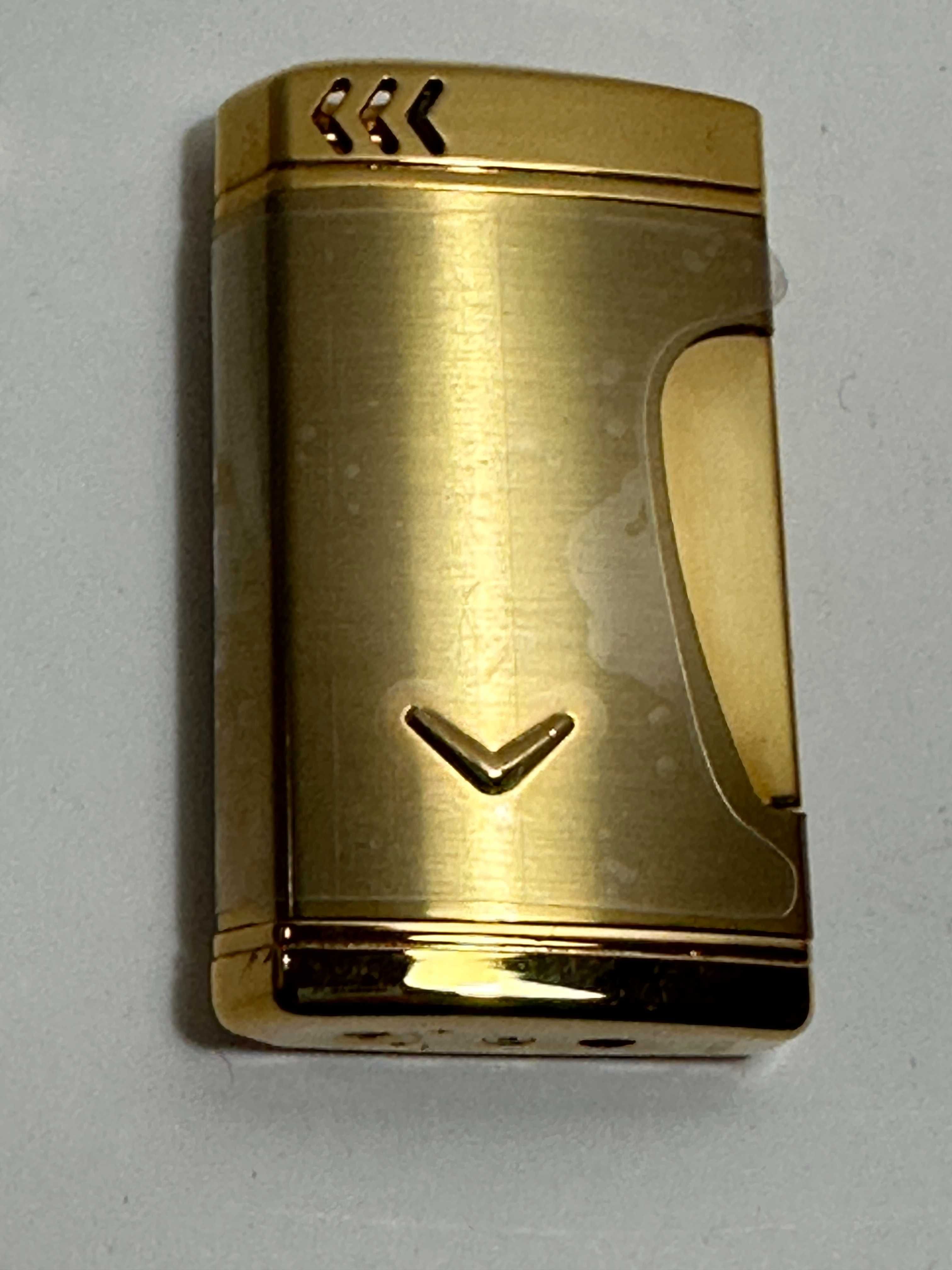 Isqueiro Ronson dourado novo.