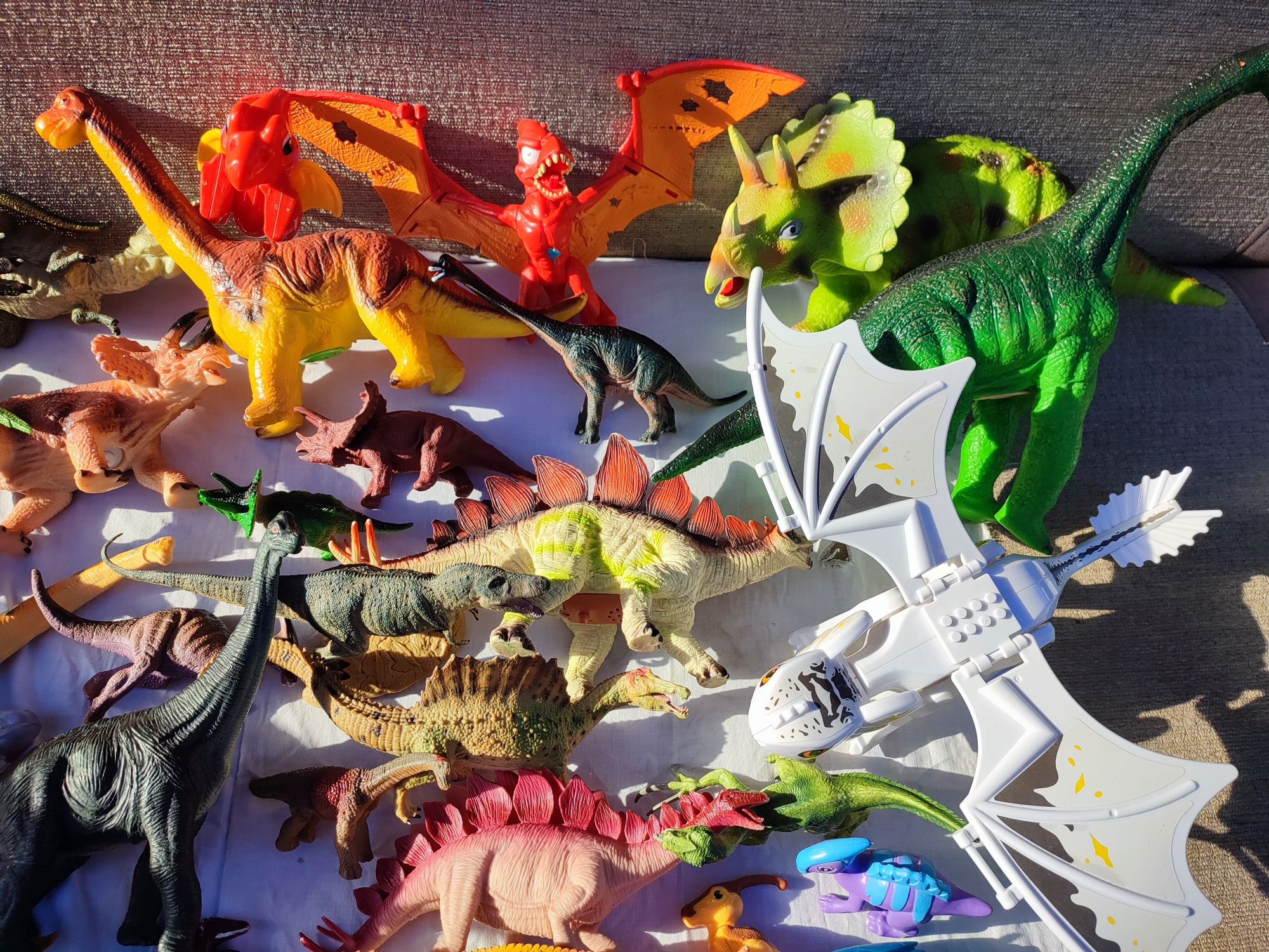 Sprzedam dinozaury zabawki
