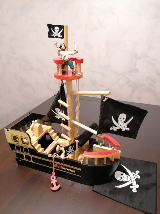 Statek piracki drewniany