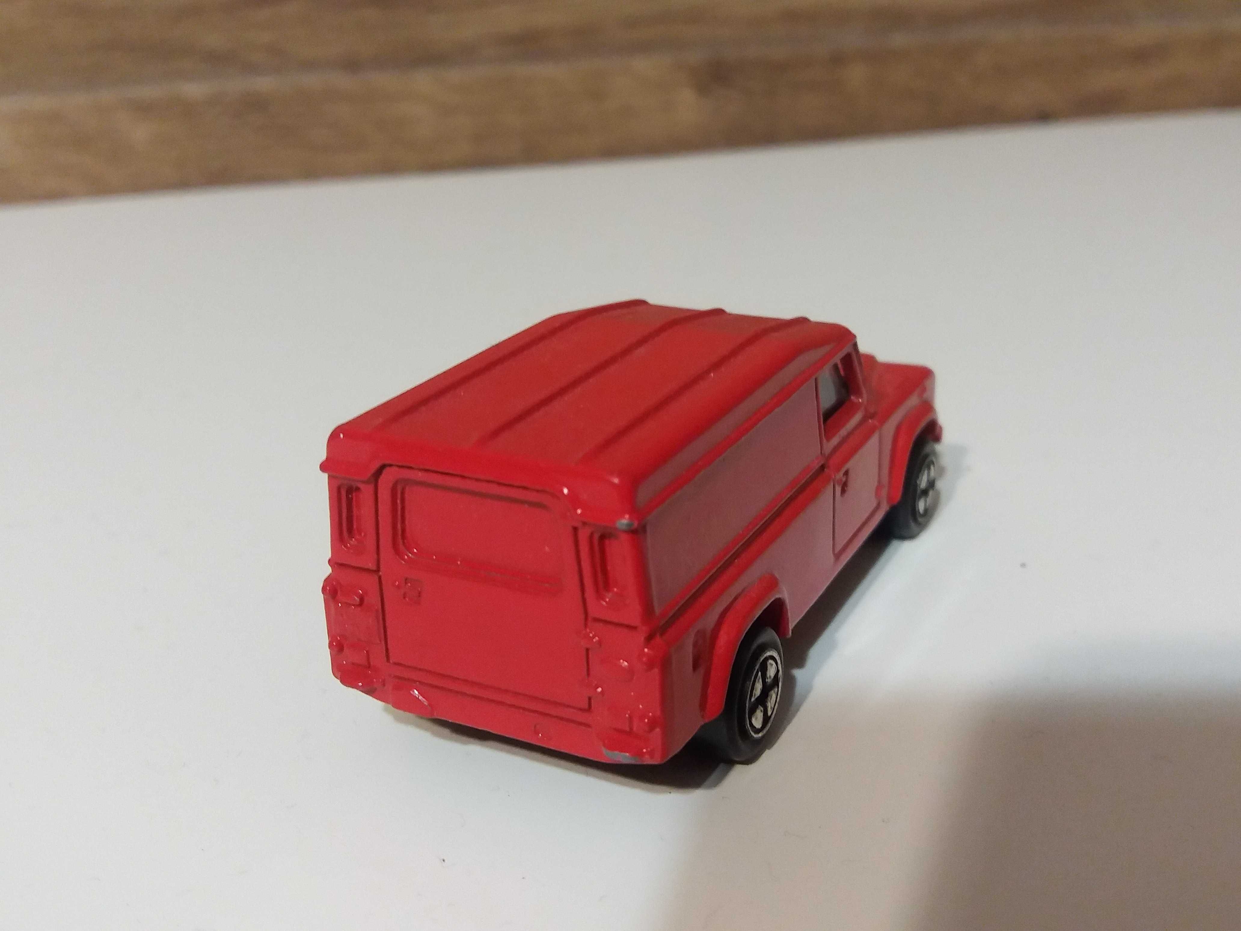model Land Rover Defender 1/64