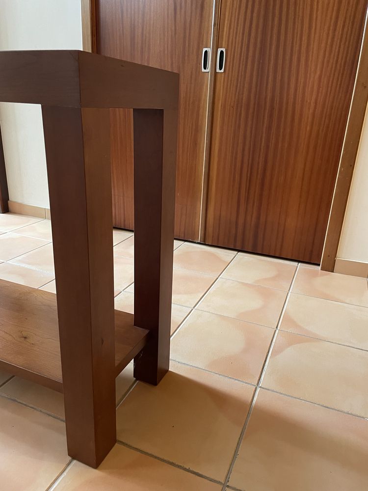 Movél de Hall em Madeira Maciça