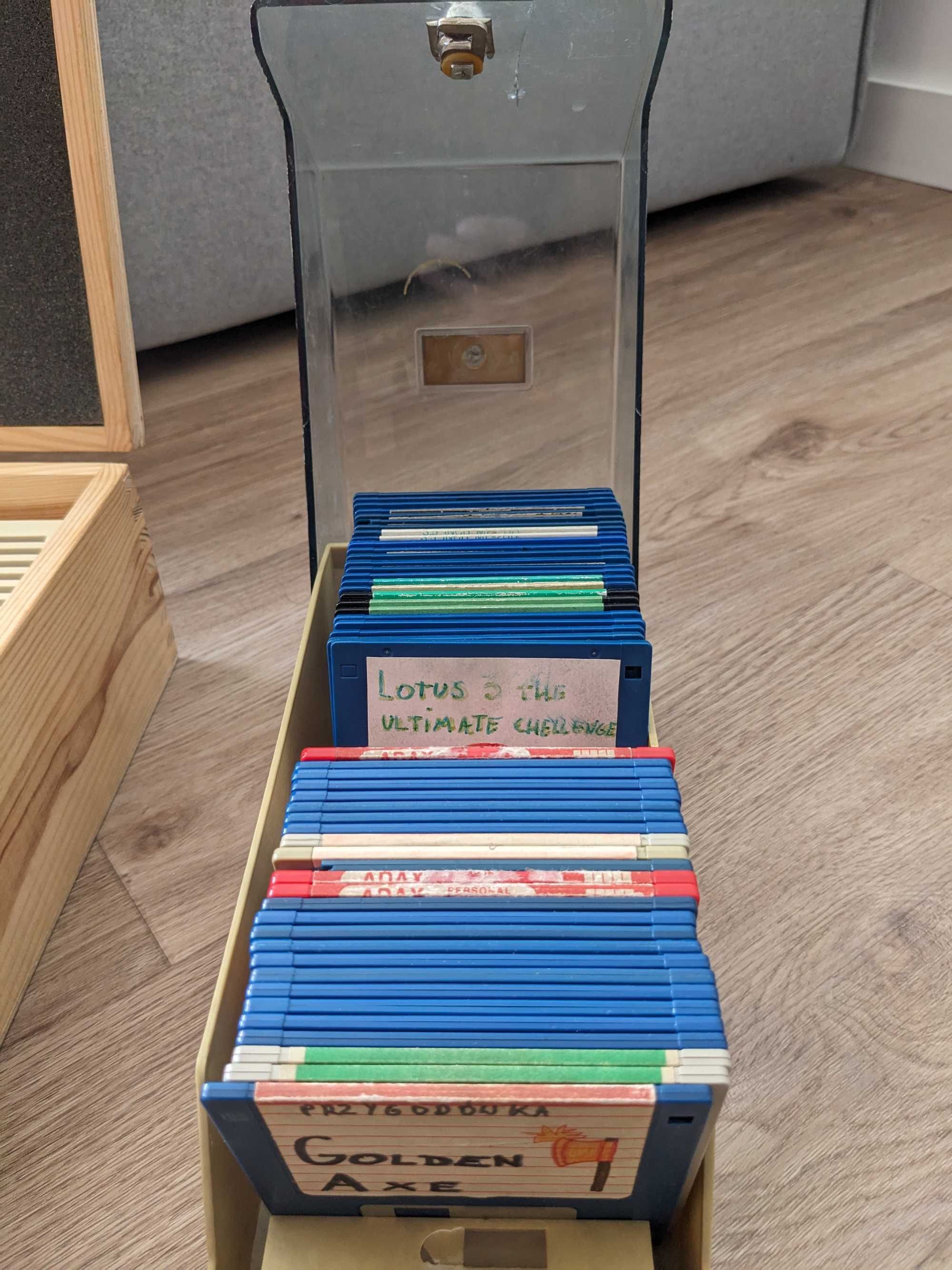 Amiga 600, komplet, gry, 2x joystick, zasilacz, mysz i pudełko