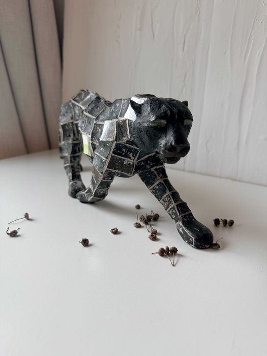 Pantera. Rzeźba w stylu afrykańskim. Figurka. Figura. Dziki kot.