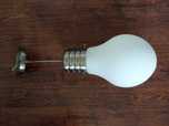 Lampa wisząca w kształcie żarówki - lekko uszkodzona
